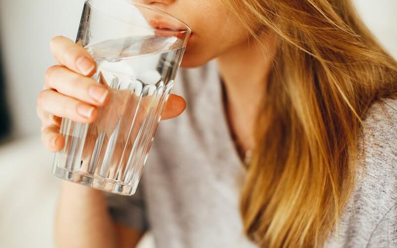 Uống nước nhiều có tăng cân không
